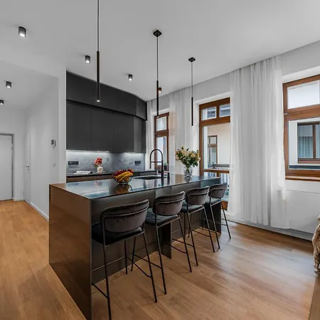 Moderný V Srdci Banskej Bystrice Apartamento
